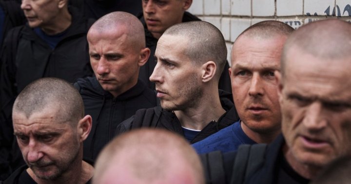 Rusija ir Ukraina apsikeitė dar šimtais kalinių valandomis po didžiulės išpuolio prieš Kijevas – Nacionalinis