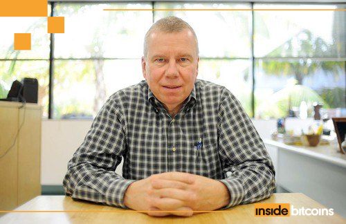 Johnas Bollingeris užsimena apie neišvengiamą kriptovaliutą