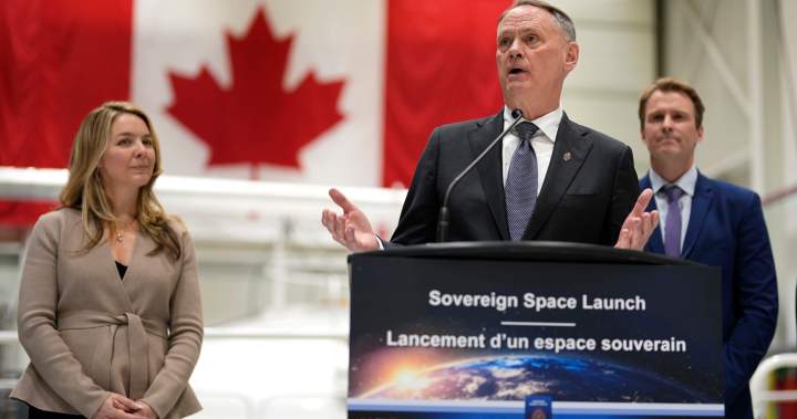 Gynybos ministras patikslino pasakęs, kad apie bazinį smūgį sužinojo iš žiniasklaidos – „National“.