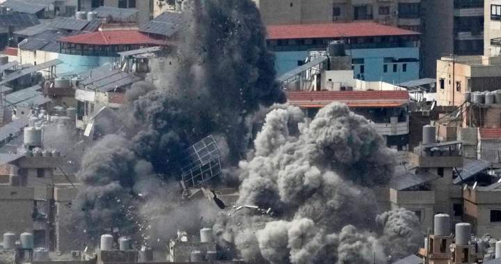 Irano prezidentas atsiprašo už smūgius, kai raketos ir bepiločiai skraidina miestus